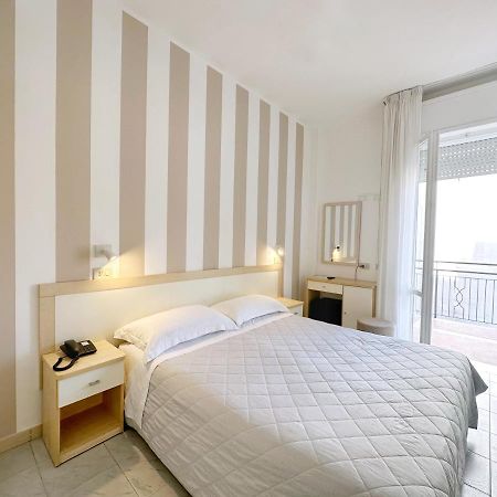 Aura Living Hotel Rimini Esterno foto
