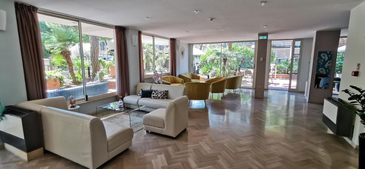 Aura Living Hotel Rimini Esterno foto