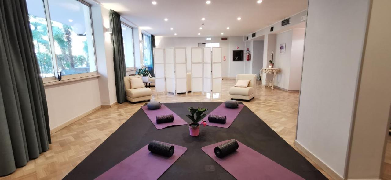 Aura Living Hotel Rimini Esterno foto
