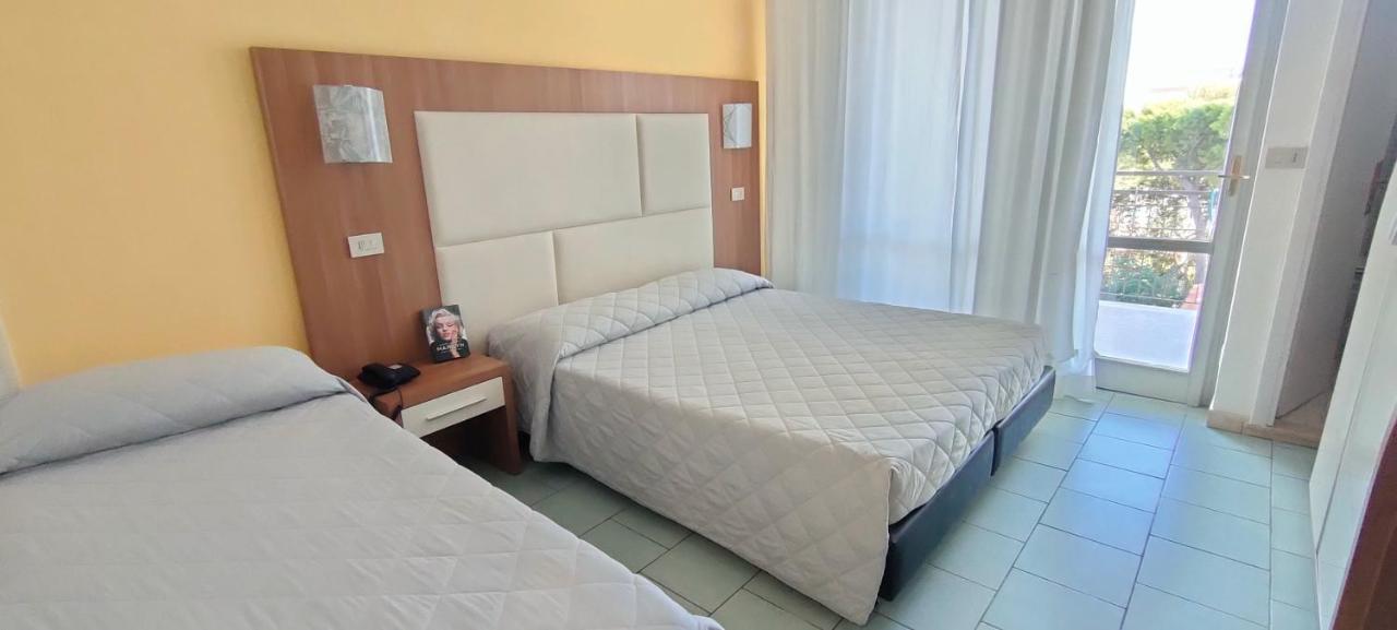 Aura Living Hotel Rimini Esterno foto