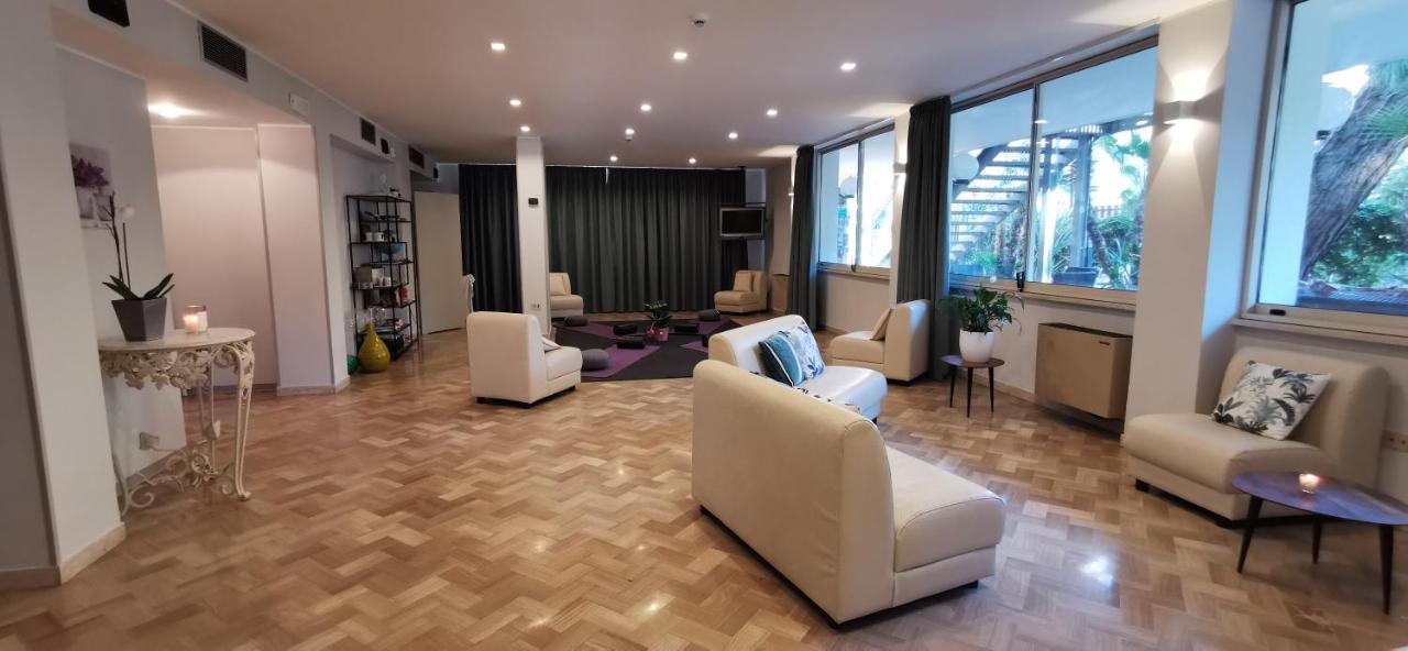 Aura Living Hotel Rimini Esterno foto
