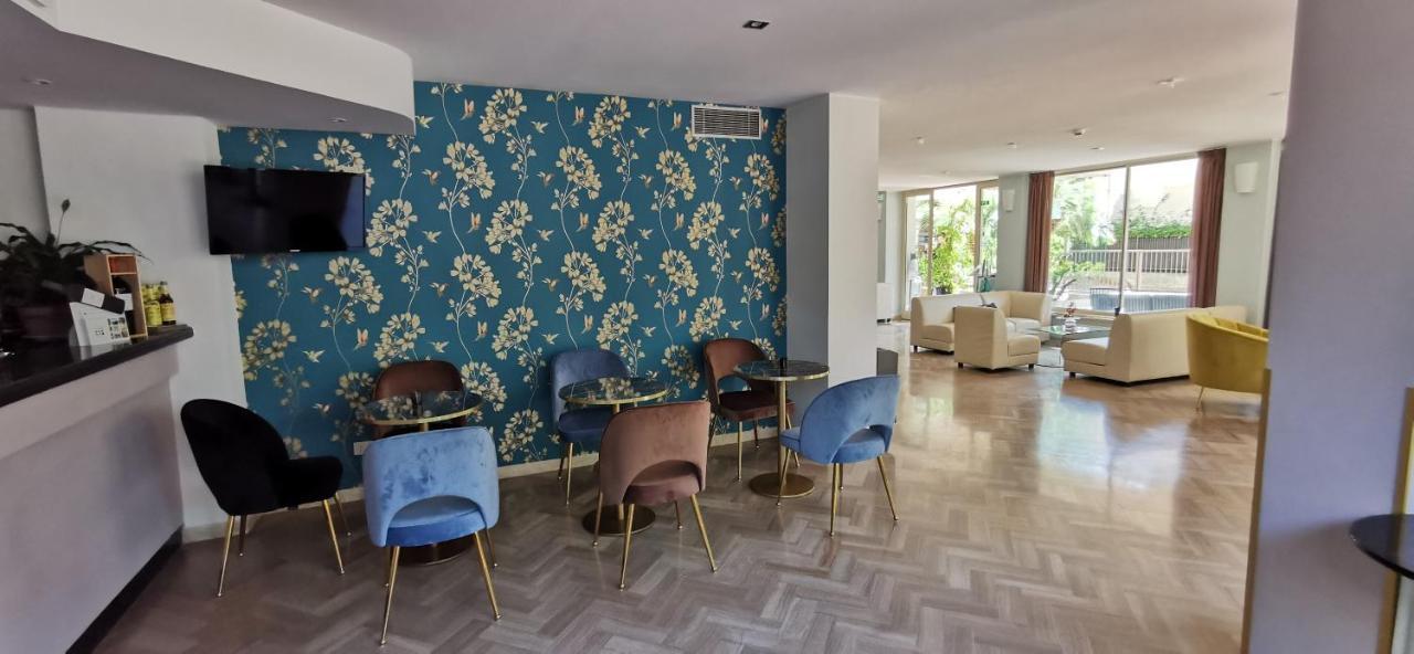 Aura Living Hotel Rimini Esterno foto