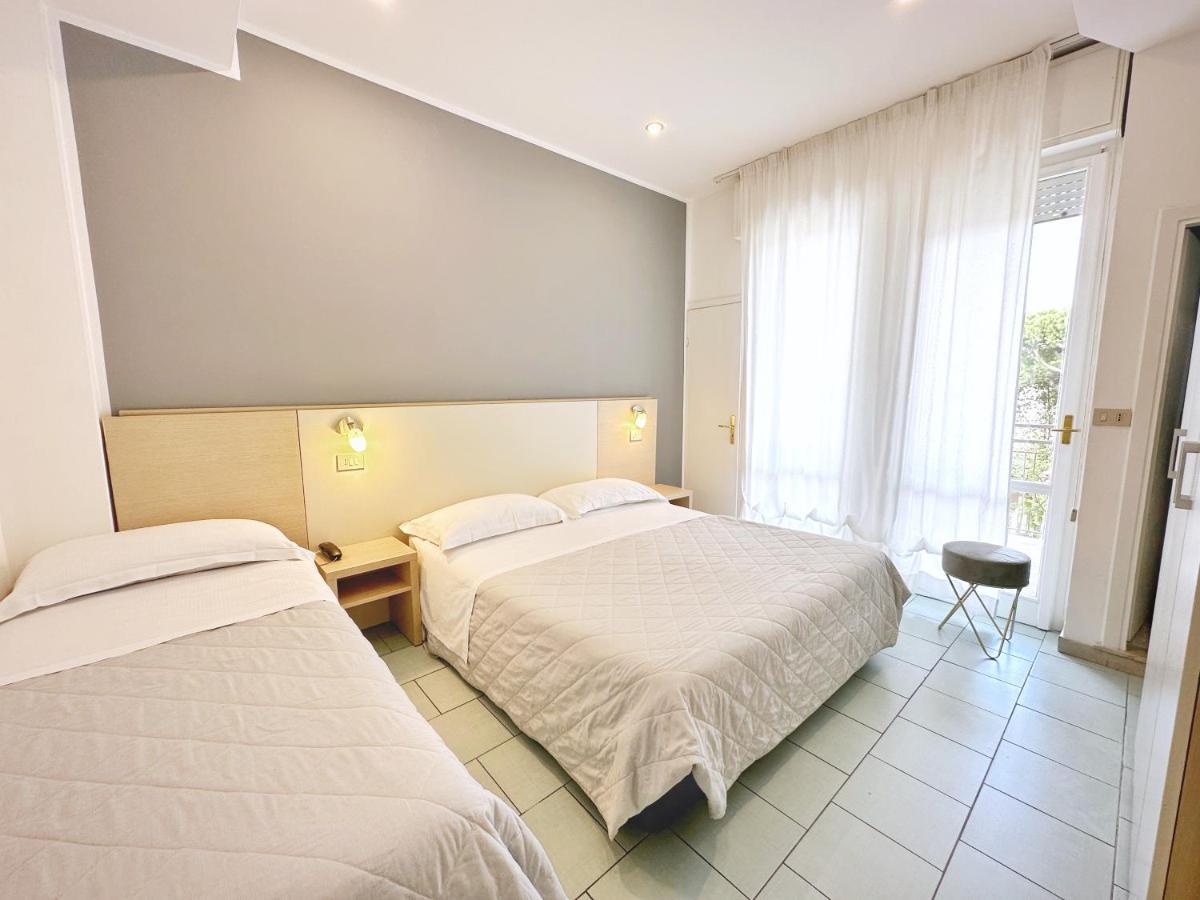 Aura Living Hotel Rimini Esterno foto