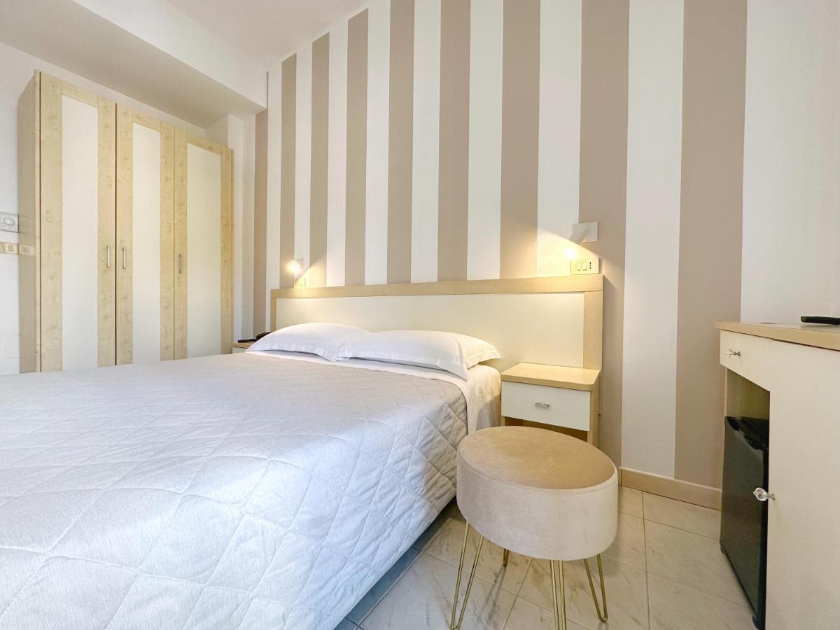 Aura Living Hotel Rimini Esterno foto