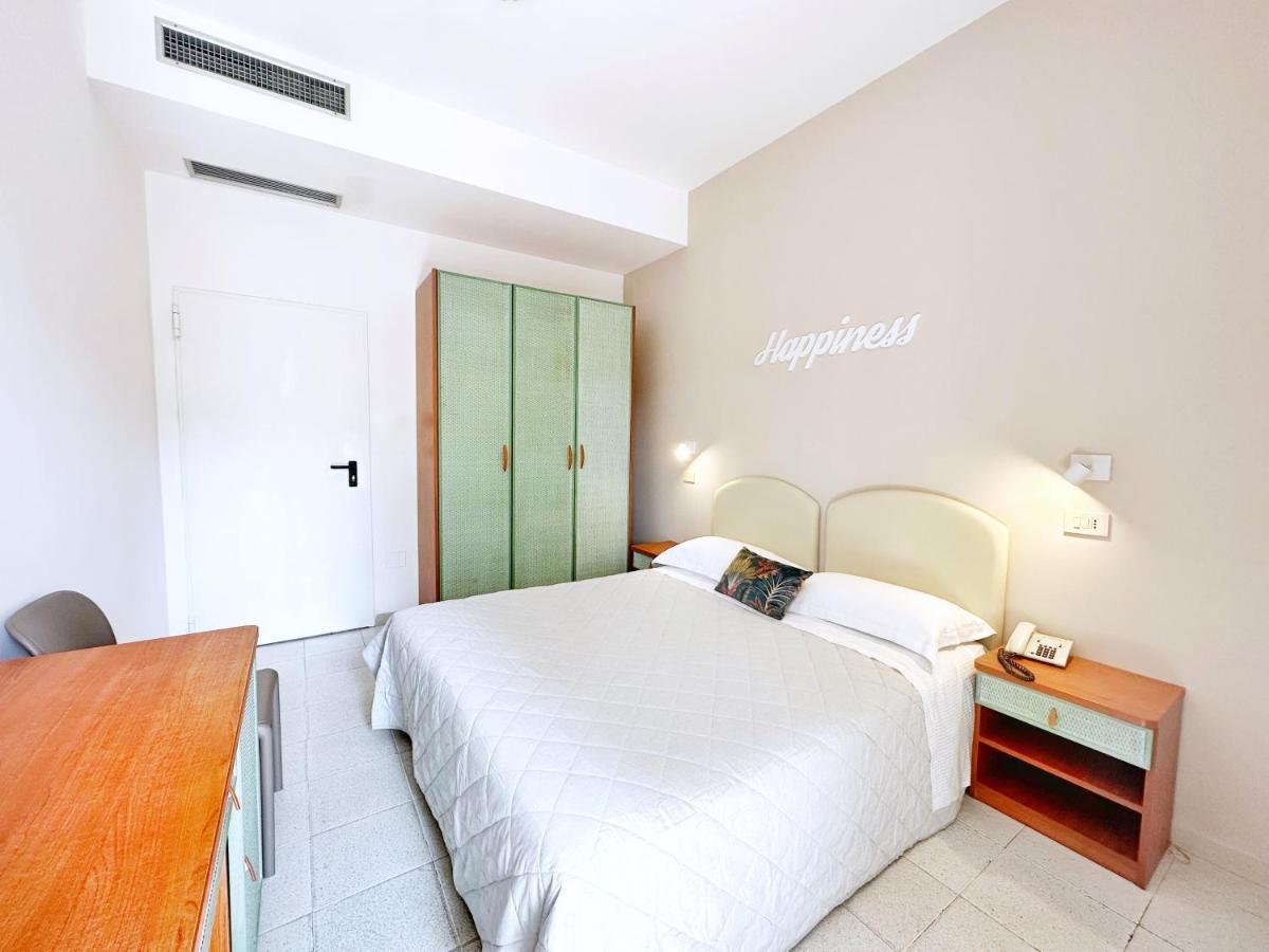 Aura Living Hotel Rimini Esterno foto