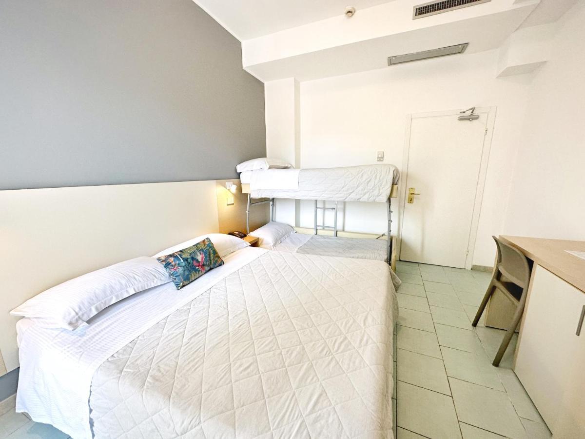 Aura Living Hotel Rimini Esterno foto