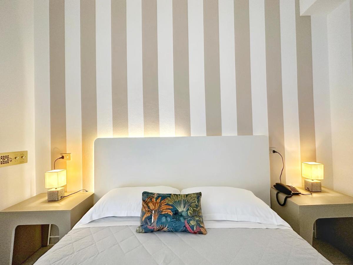 Aura Living Hotel Rimini Esterno foto