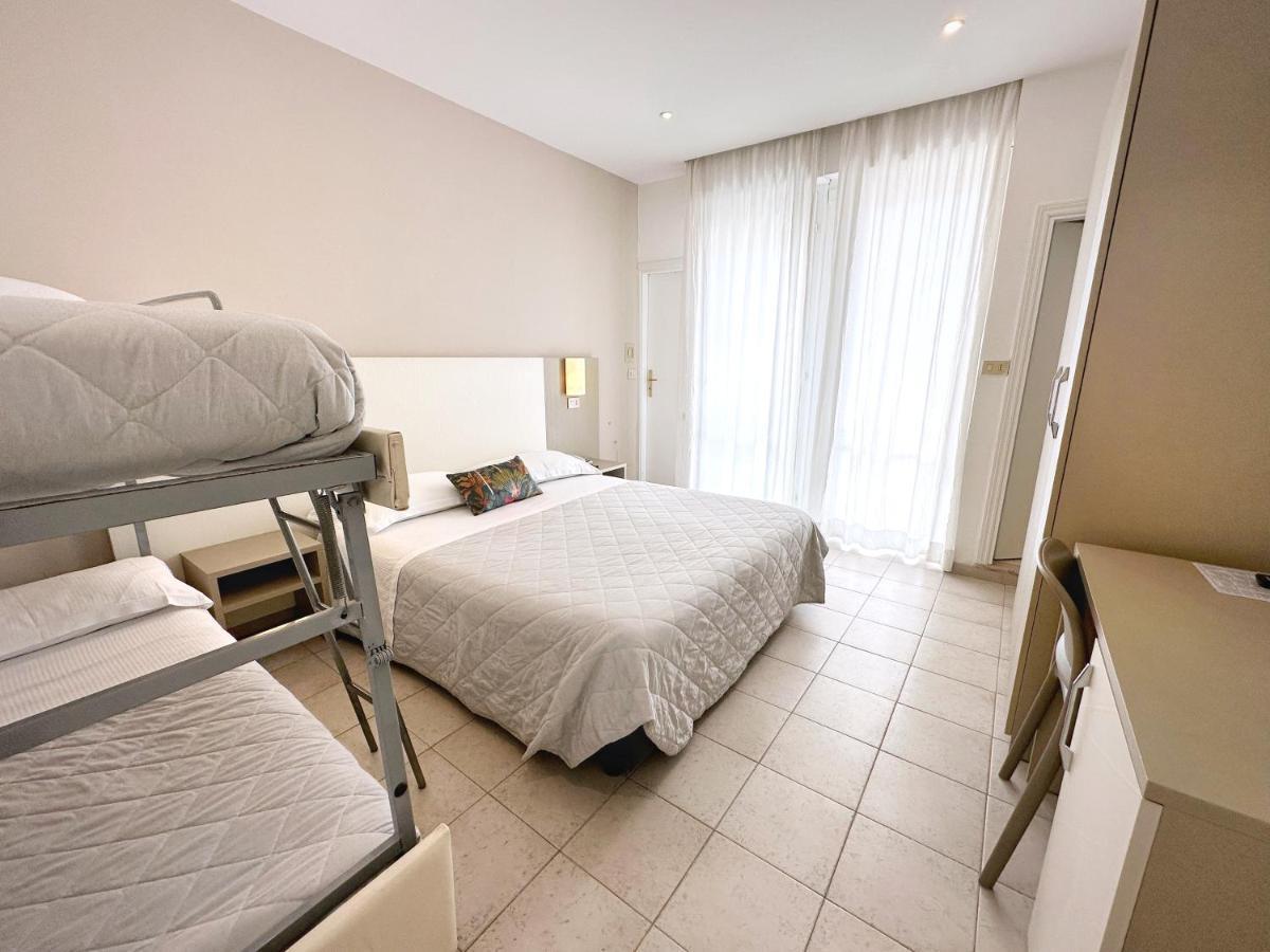 Aura Living Hotel Rimini Esterno foto