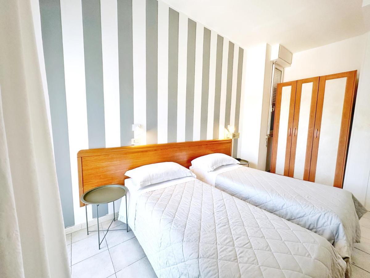 Aura Living Hotel Rimini Esterno foto