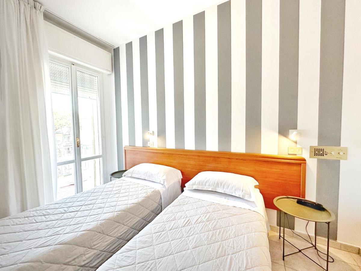 Aura Living Hotel Rimini Esterno foto