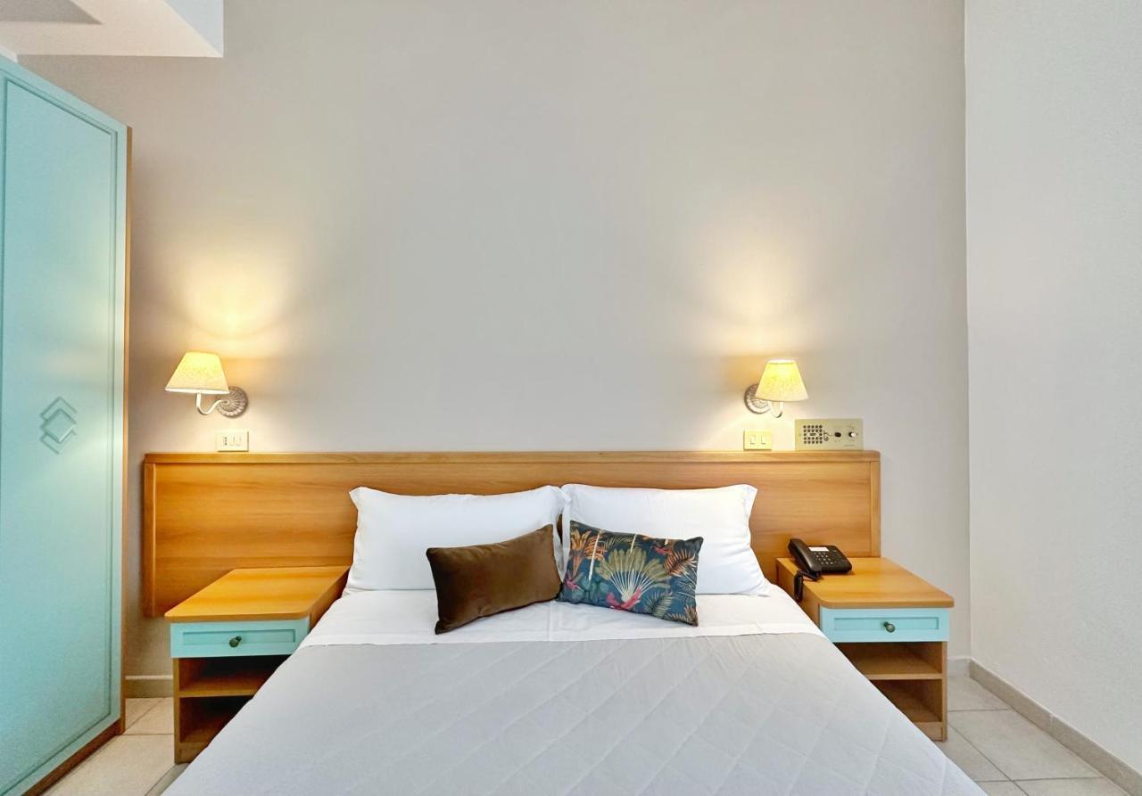 Aura Living Hotel Rimini Esterno foto