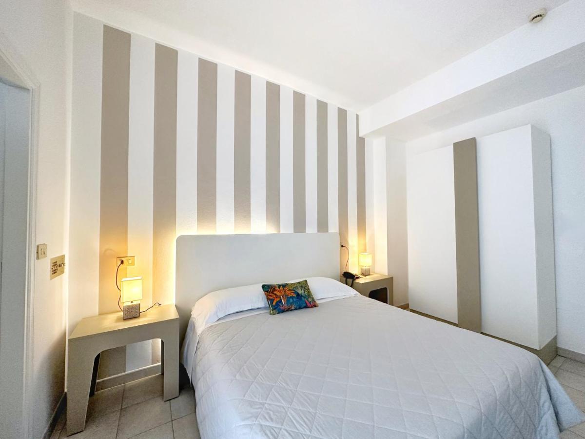 Aura Living Hotel Rimini Esterno foto
