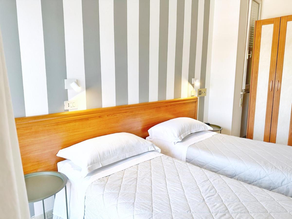 Aura Living Hotel Rimini Esterno foto