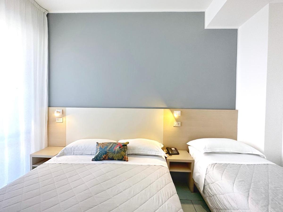 Aura Living Hotel Rimini Esterno foto
