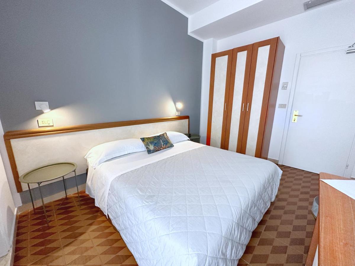 Aura Living Hotel Rimini Esterno foto