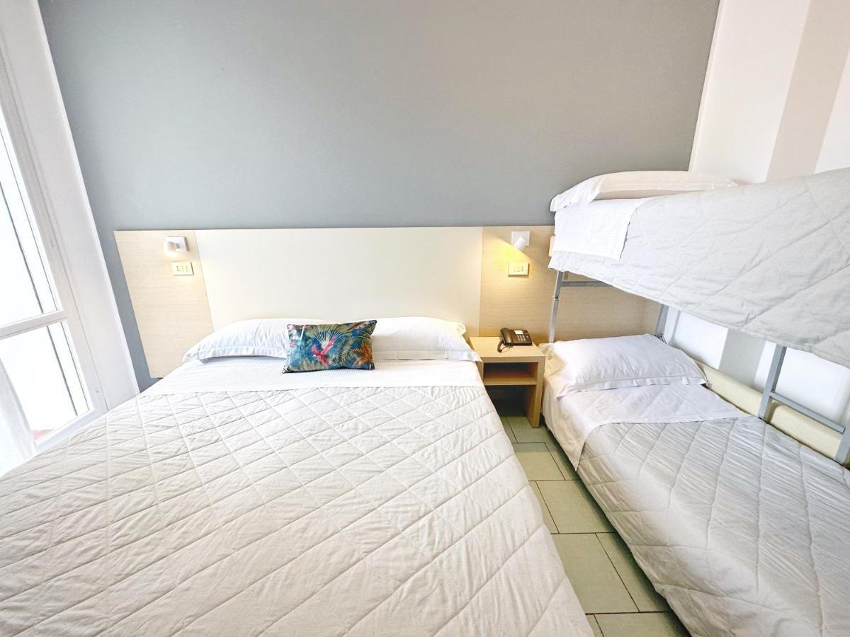 Aura Living Hotel Rimini Esterno foto