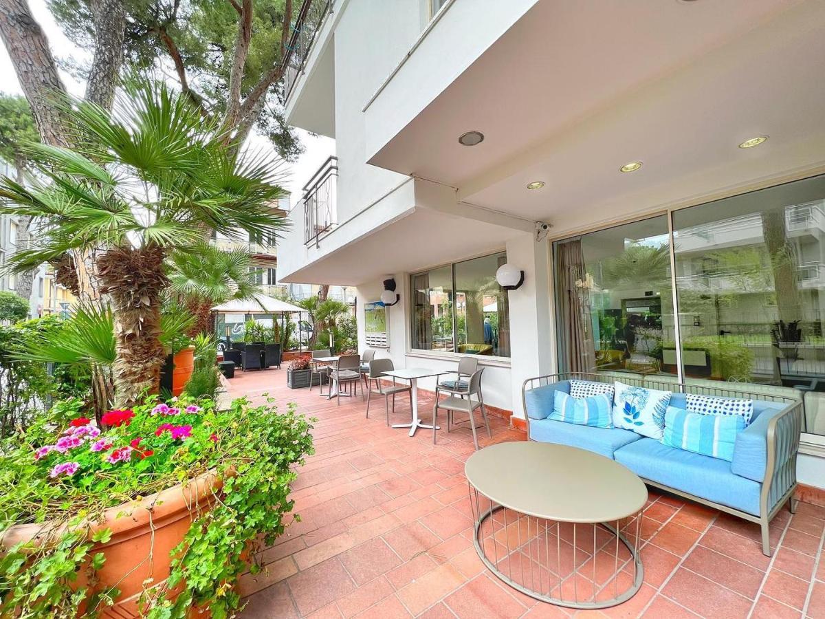 Aura Living Hotel Rimini Esterno foto