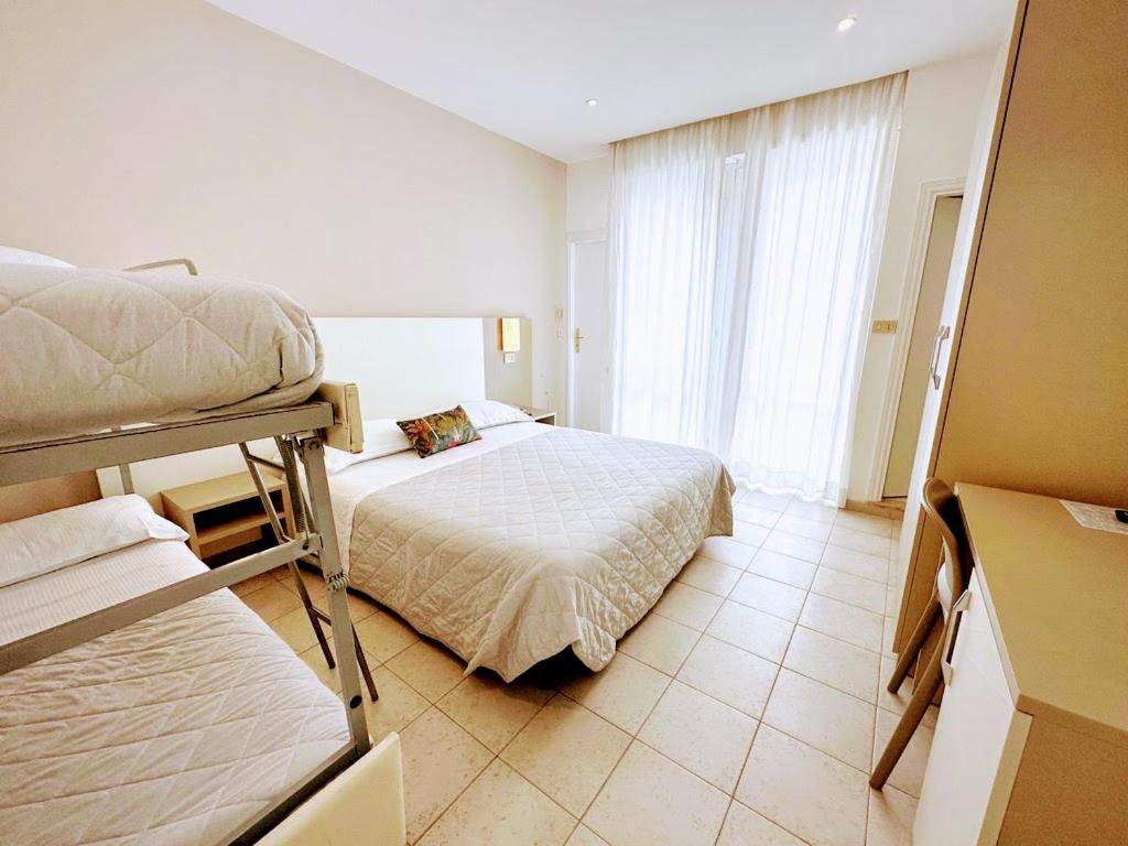 Aura Living Hotel Rimini Esterno foto